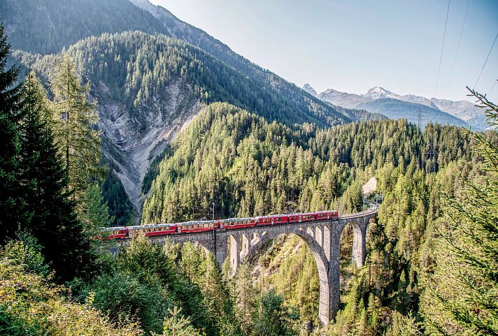 Bahnrundreise mit Glacier und Bernina Express