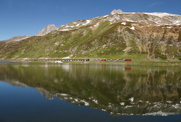 Bahnrundreise mit Glacier und Bernina Express