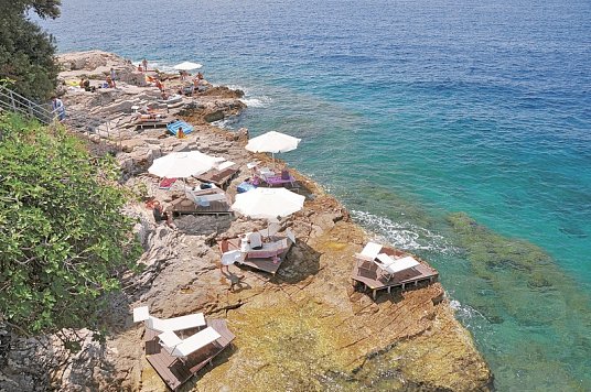 Splendid Golden Rocks Resort
