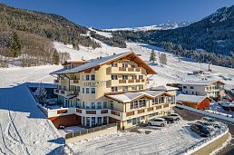 Außenansicht Hotel Winter