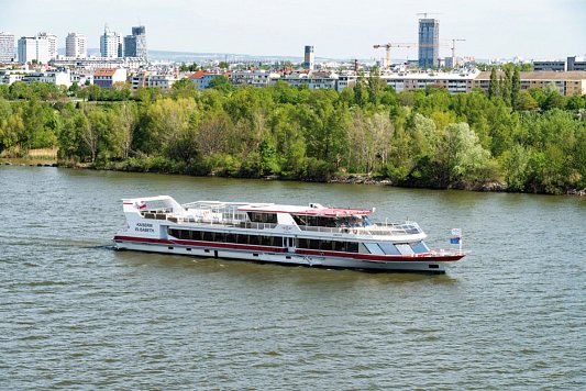 Martinigansl an Bord der MS Kaiserin Elisabeth in die Wachau