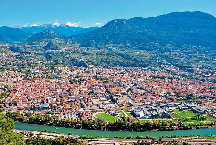 Autotour von Südtirol über die Toskana zum Gardasee