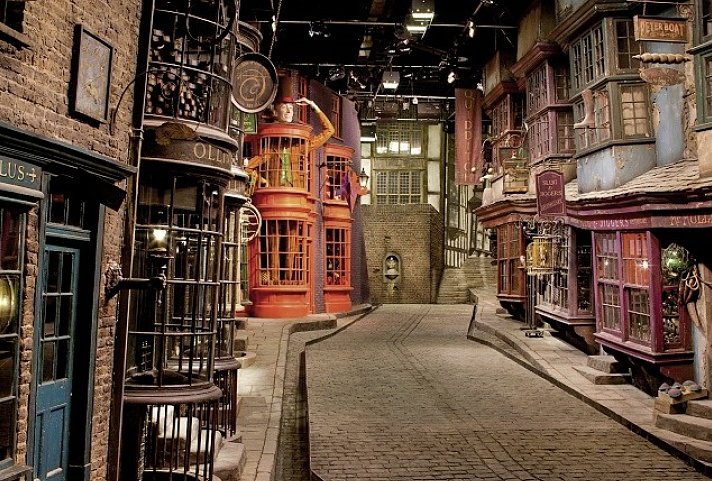 Warner Bros. Studio Tour - The Making of Harry Potter