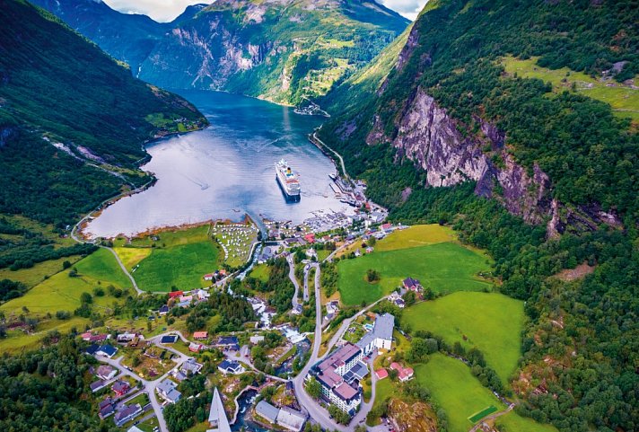 Fjordgiganten und Berglandschaften
