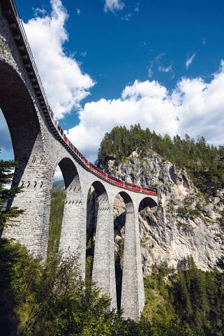 Bahnrundreise mit Glacier und Bernina Express