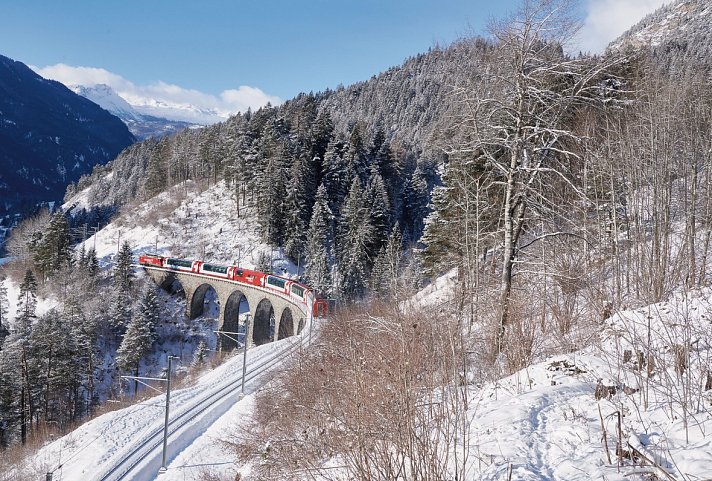 Winterlicher Alpenzauber - Schweizer Berge und Glacier Express