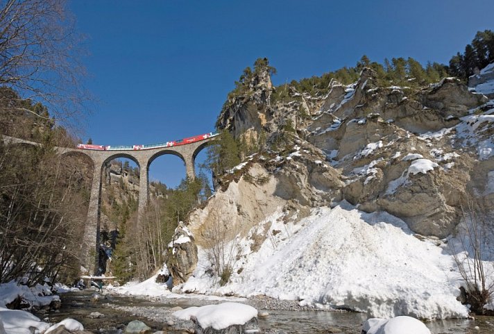 Winterlicher Alpenzauber - Schweizer Berge und Glacier Express