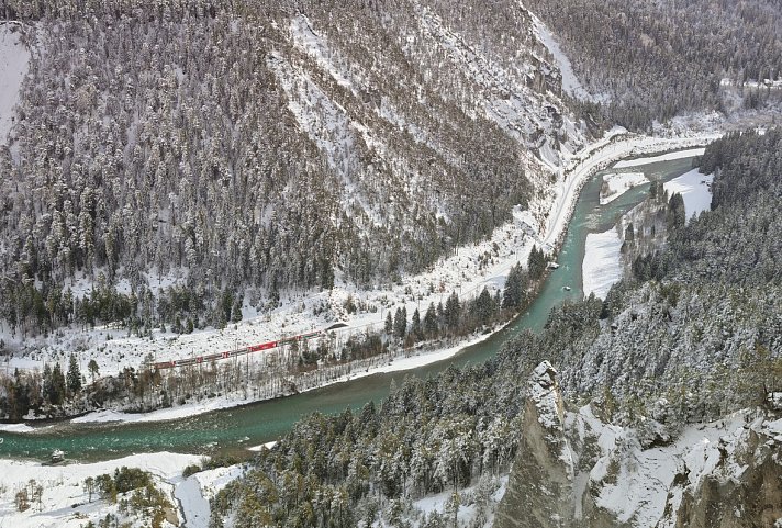 Winterlicher Alpenzauber - Schweizer Berge und Glacier Express