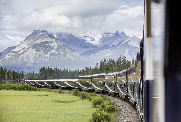 First Passage to the West - Rocky Mountaineer (ab Banff)