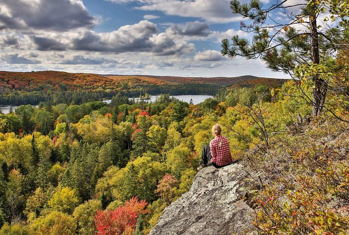 Algonquin mit dem Kanu - Zelt