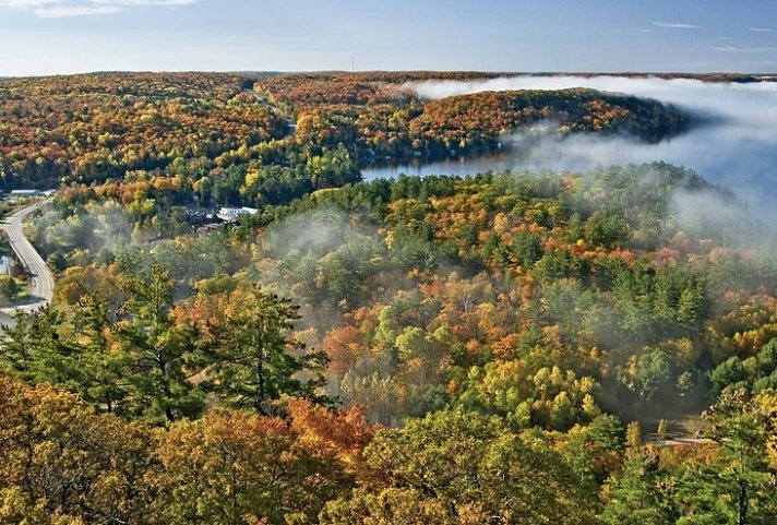 Algonquin mit dem Kanu - Zelt