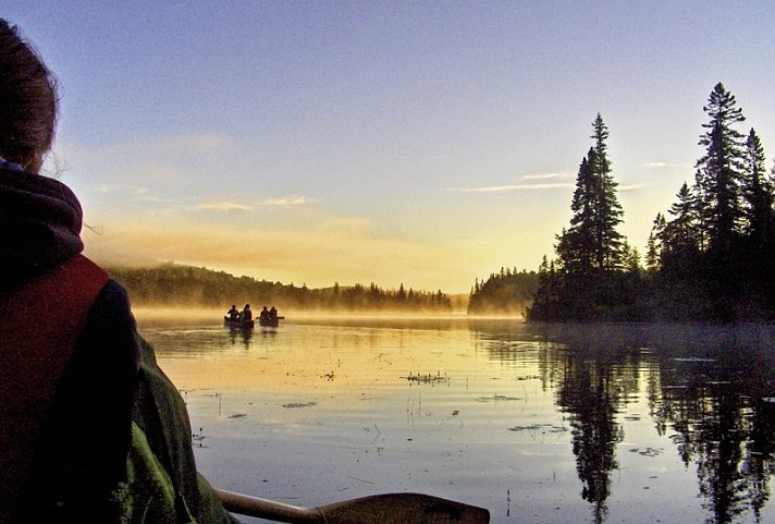 Algonquin mit dem Kanu - Zelt