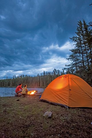 Algonquin mit dem Kanu - Zelt