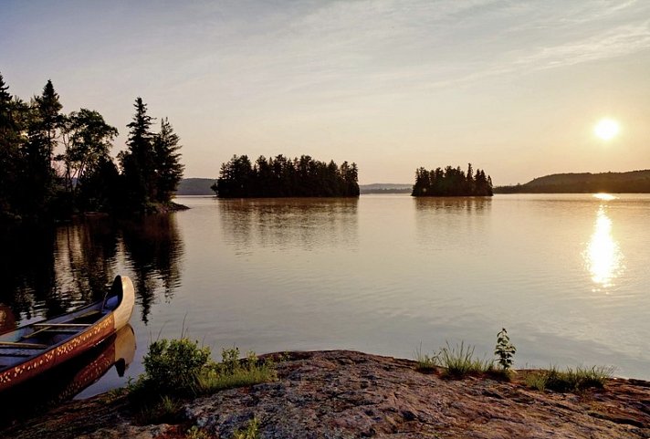 Algonquin mit dem Kanu - Lodge