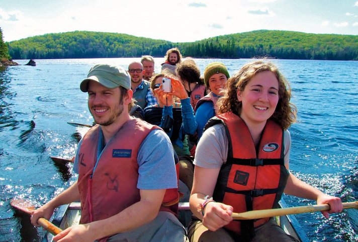 Algonquin mit dem Kanu - Lodge