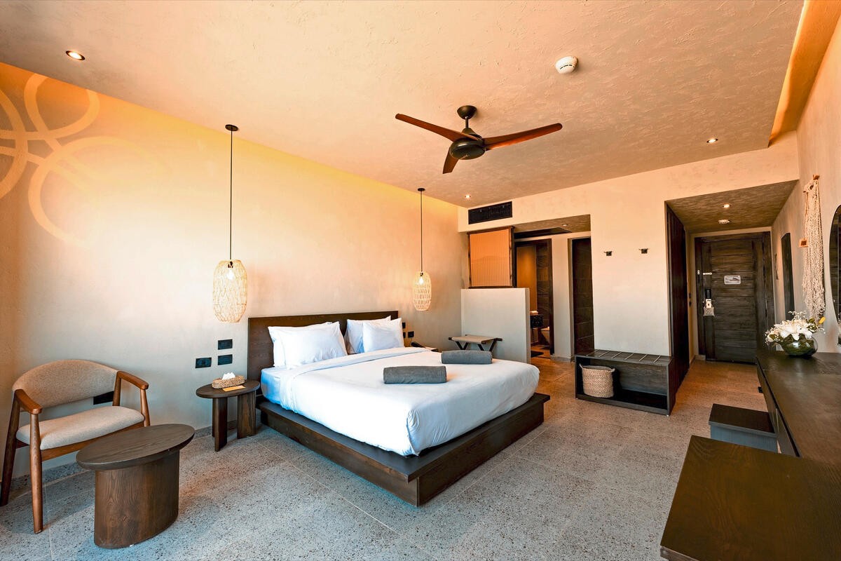 Sentido Naga Bay