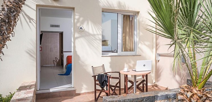 Meropi Hotel & Apartments