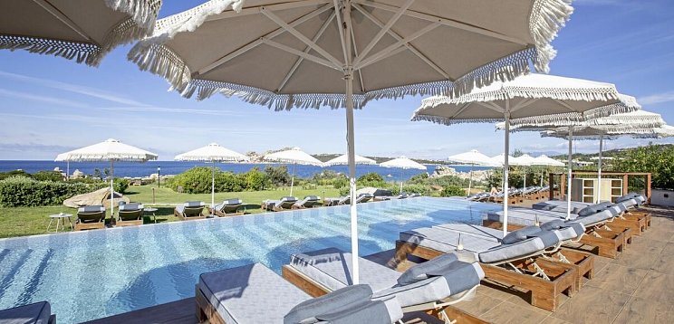 Mangia's Santa Teresa Sardinia, Curio Collection by Hilton