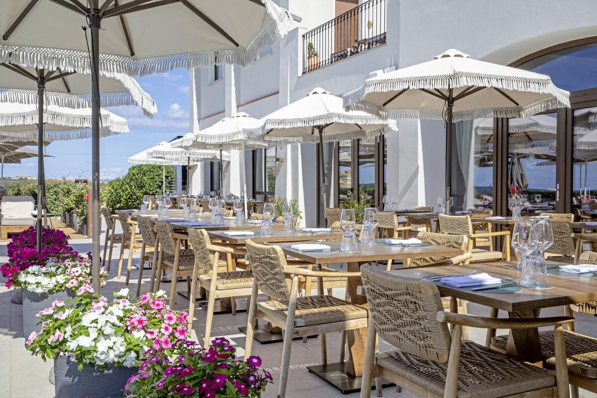Mangia's Santa Teresa Sardinia, Curio Collection by Hilton