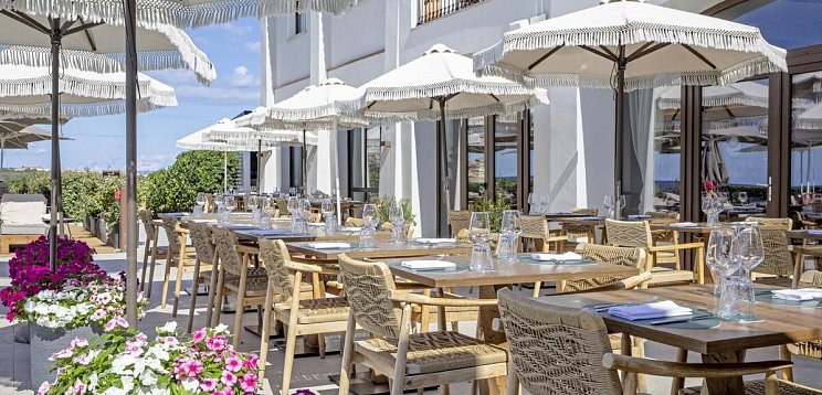 Mangia's Santa Teresa Sardinia, Curio Collection by Hilton