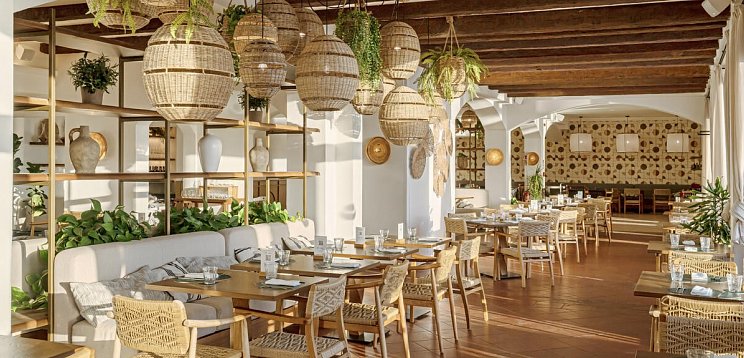 Mangia's Santa Teresa Sardinia, Curio Collection by Hilton