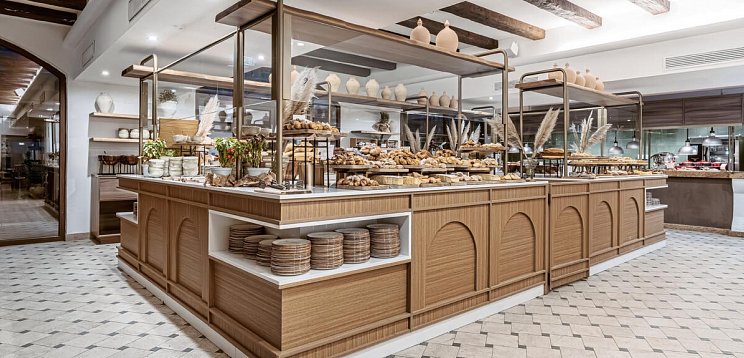 Mangia's Santa Teresa Sardinia, Curio Collection by Hilton
