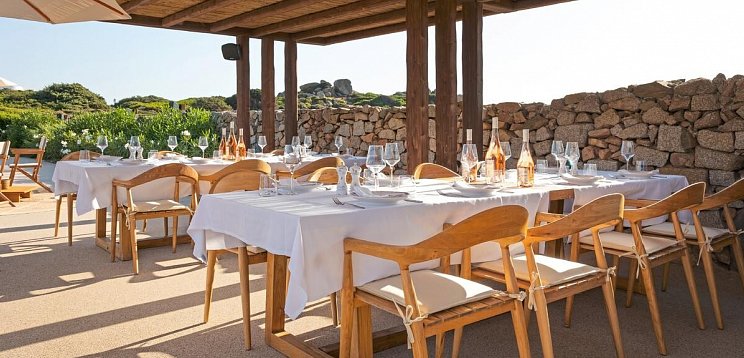 Mangia's Santa Teresa Sardinia, Curio Collection by Hilton