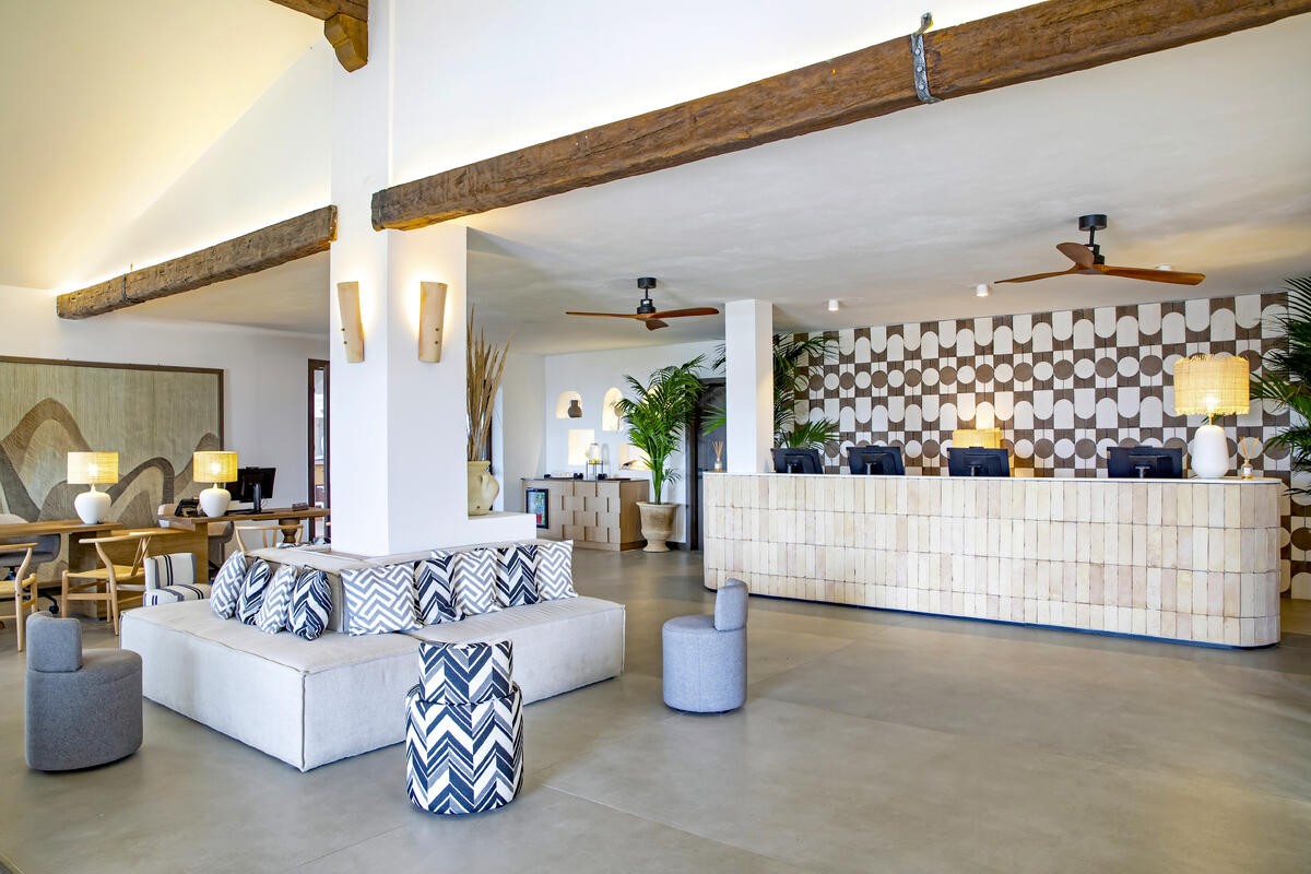 Mangia's Santa Teresa Sardinia, Curio Collection by Hilton