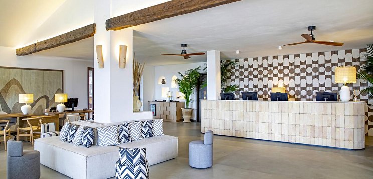 Mangia's Santa Teresa Sardinia, Curio Collection by Hilton