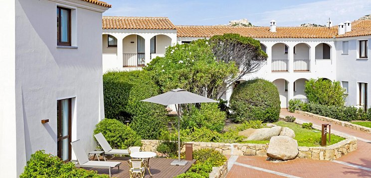 Mangia's Santa Teresa Sardinia, Curio Collection by Hilton
