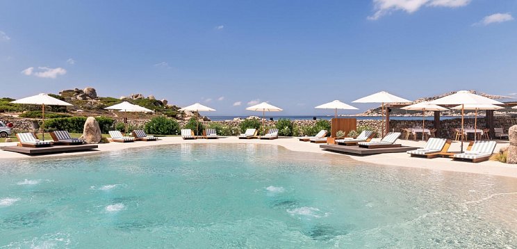 Mangia's Santa Teresa Sardinia, Curio Collection by Hilton