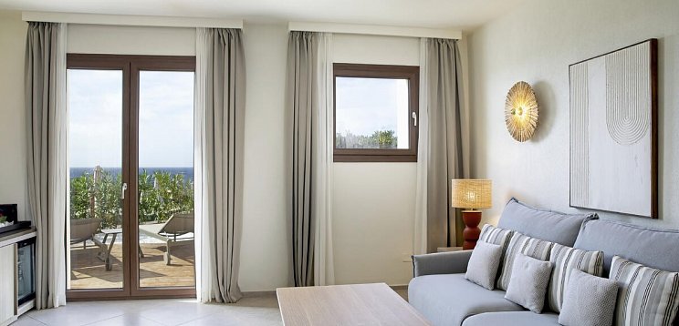 Mangia's Santa Teresa Sardinia, Curio Collection by Hilton