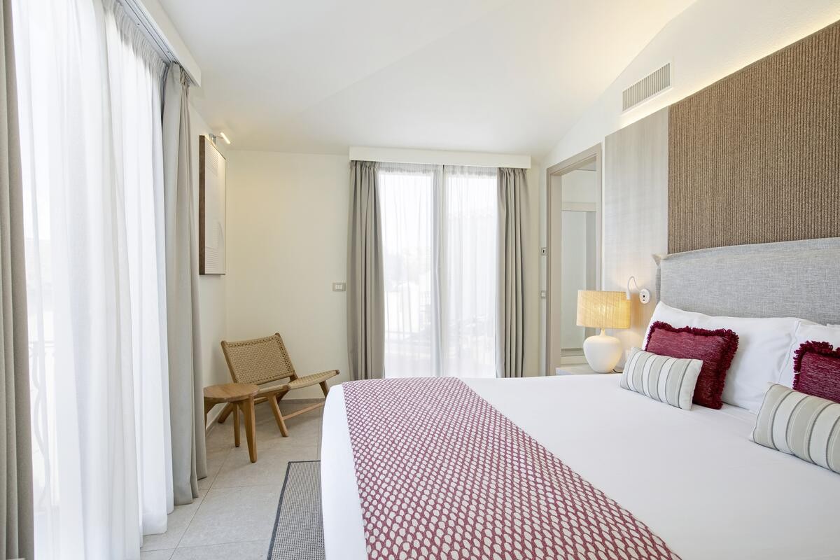 Mangia's Santa Teresa Sardinia, Curio Collection by Hilton