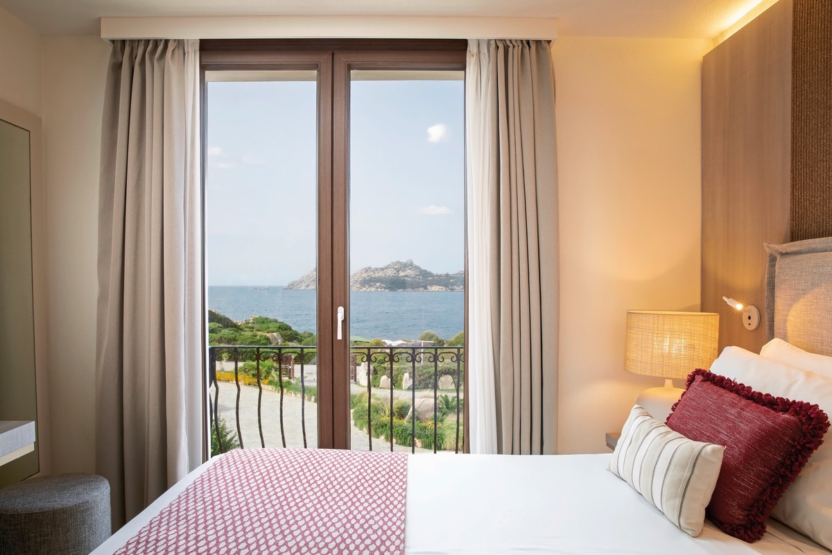 Mangia's Santa Teresa Sardinia, Curio Collection by Hilton