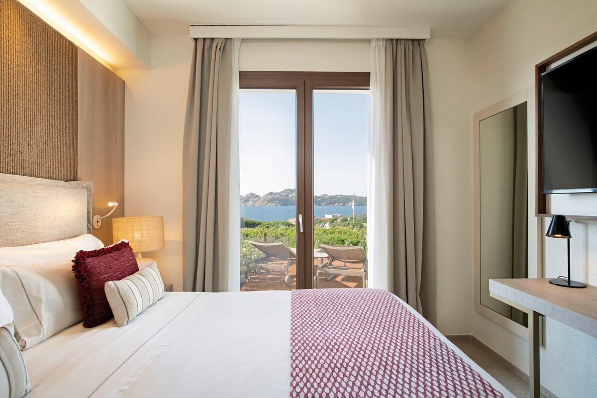 Mangia's Santa Teresa Sardinia, Curio Collection by Hilton