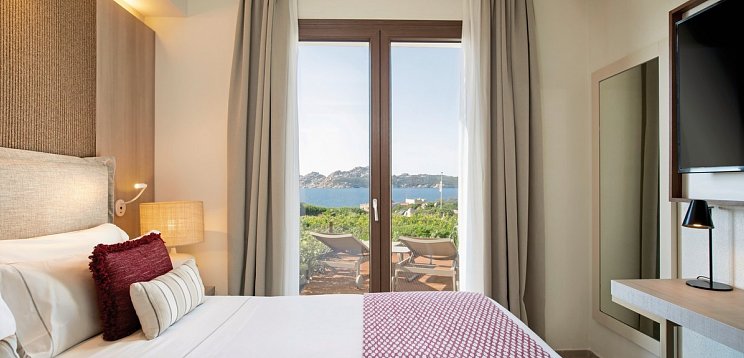 Mangia's Santa Teresa Sardinia, Curio Collection by Hilton