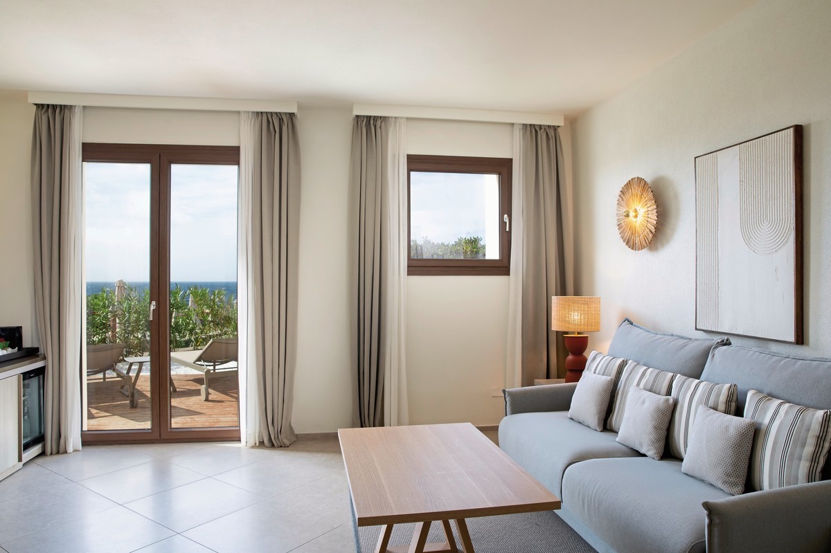 Mangia's Santa Teresa Sardinia, Curio Collection by Hilton