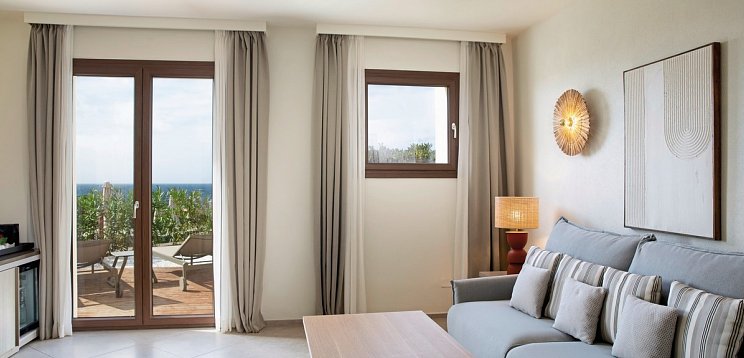Mangia's Santa Teresa Sardinia, Curio Collection by Hilton