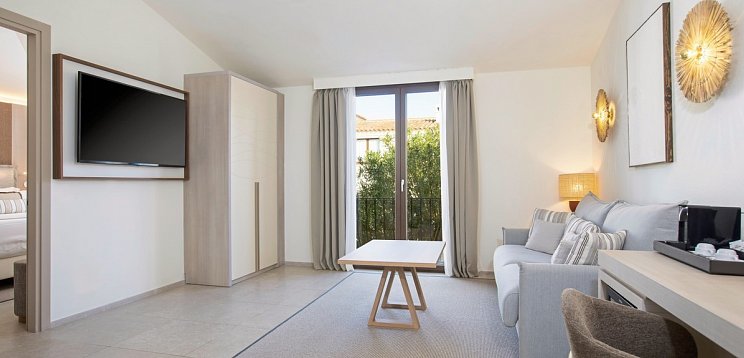 Mangia's Santa Teresa Sardinia, Curio Collection by Hilton