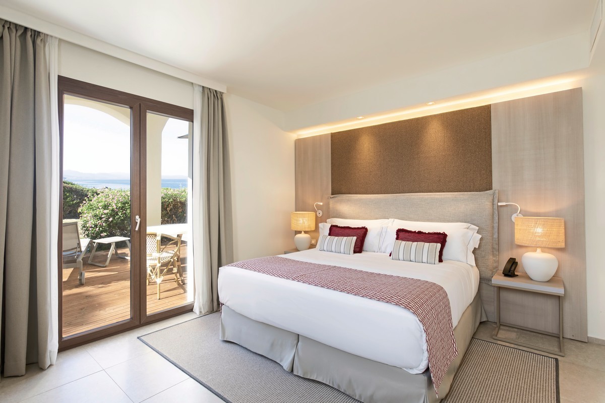 Mangia's Santa Teresa Sardinia, Curio Collection by Hilton