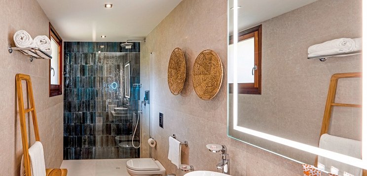 Mangia's Santa Teresa Sardinia, Curio Collection by Hilton