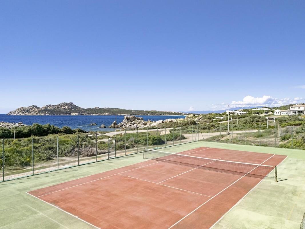 Mangia's Santa Teresa Sardinia, Curio Collection by Hilton
