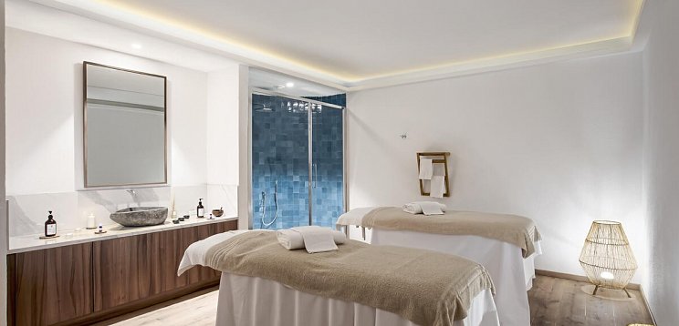 Mangia's Santa Teresa Sardinia, Curio Collection by Hilton