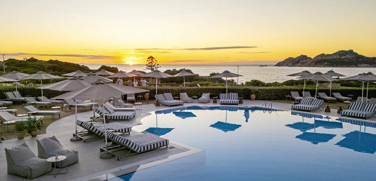 Mangia's Santa Teresa Sardinia, Curio Collection by Hilton