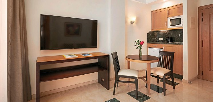 Grupotel Playa de Palma Suites & Spa