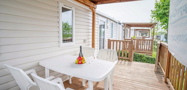 Hu Park Albatros Village (by Happy Camp)