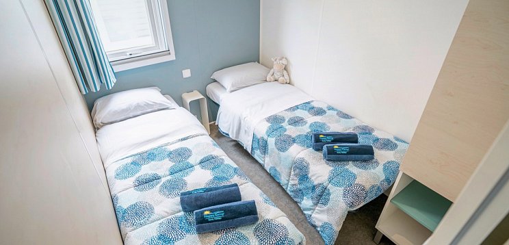 Hu Park Albatros Village (by Happy Camp)