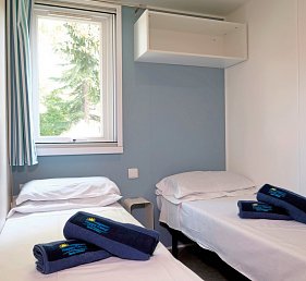 Hu Park Albatros Village (by Happy Camp)