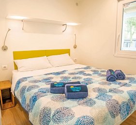 Hu Park Albatros Village (by Happy Camp)