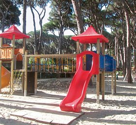 Hu Park Albatros Village (by Happy Camp)